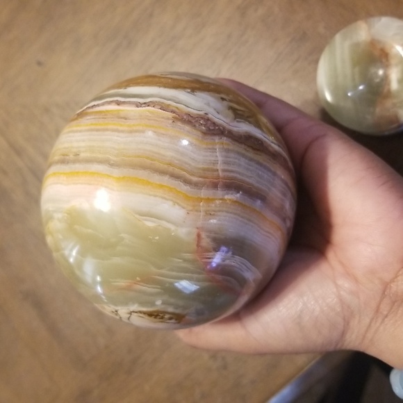 Giant onyx sphere with onyx stand - Picture 2 of 5